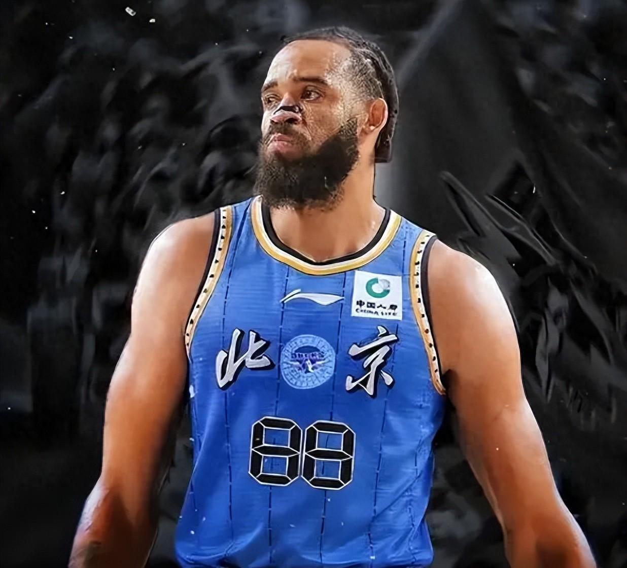 天天盈球-4投1中！球队赢33分，顶薪内线正负值为0，球迷：你甚至不配打NBL