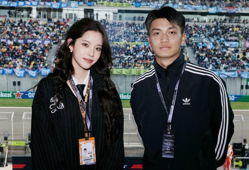天天盈球-蒯纪闻和杨希现场观看F1中国大奖赛,并与欧阳娜娜合照