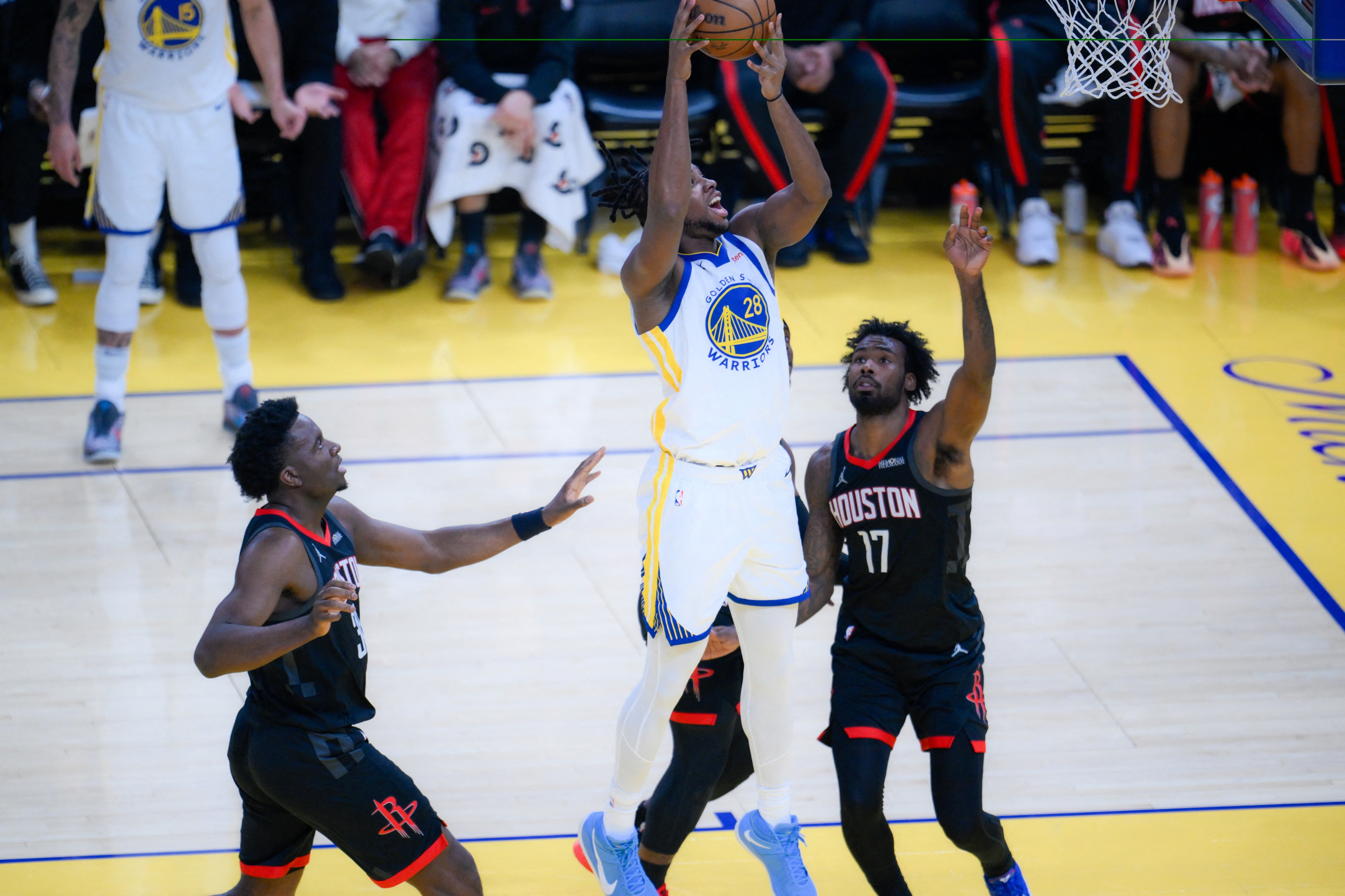 天天盈球-库里：你能看出贝西的比赛感觉很好&amp;他充满侵略性 14分12板很关键